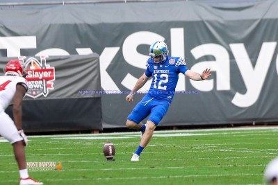 CFB2021TaxSlayerGatorBowlUKvsNCState1-2-21MDSVA-11