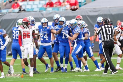 CFB2021TaxSlayerGatorBowlUKvsNCState1-2-21MDSVA-37