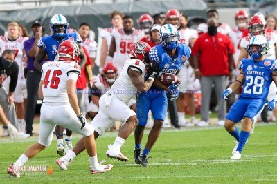 CFB2021TaxSlayerGatorBowlUKvsNCState1-2-21MDSVA-103