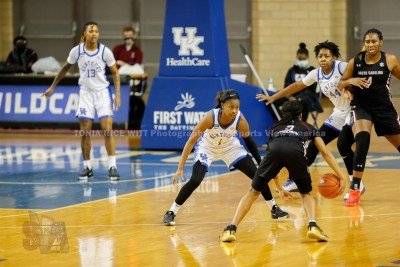 CWBBKentuckyvsSouthCarolina1-10-21TRWSVA-22