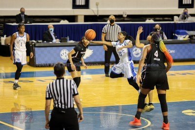 CWBBKentuckyvsSouthCarolina1-10-21TRWSVA-84